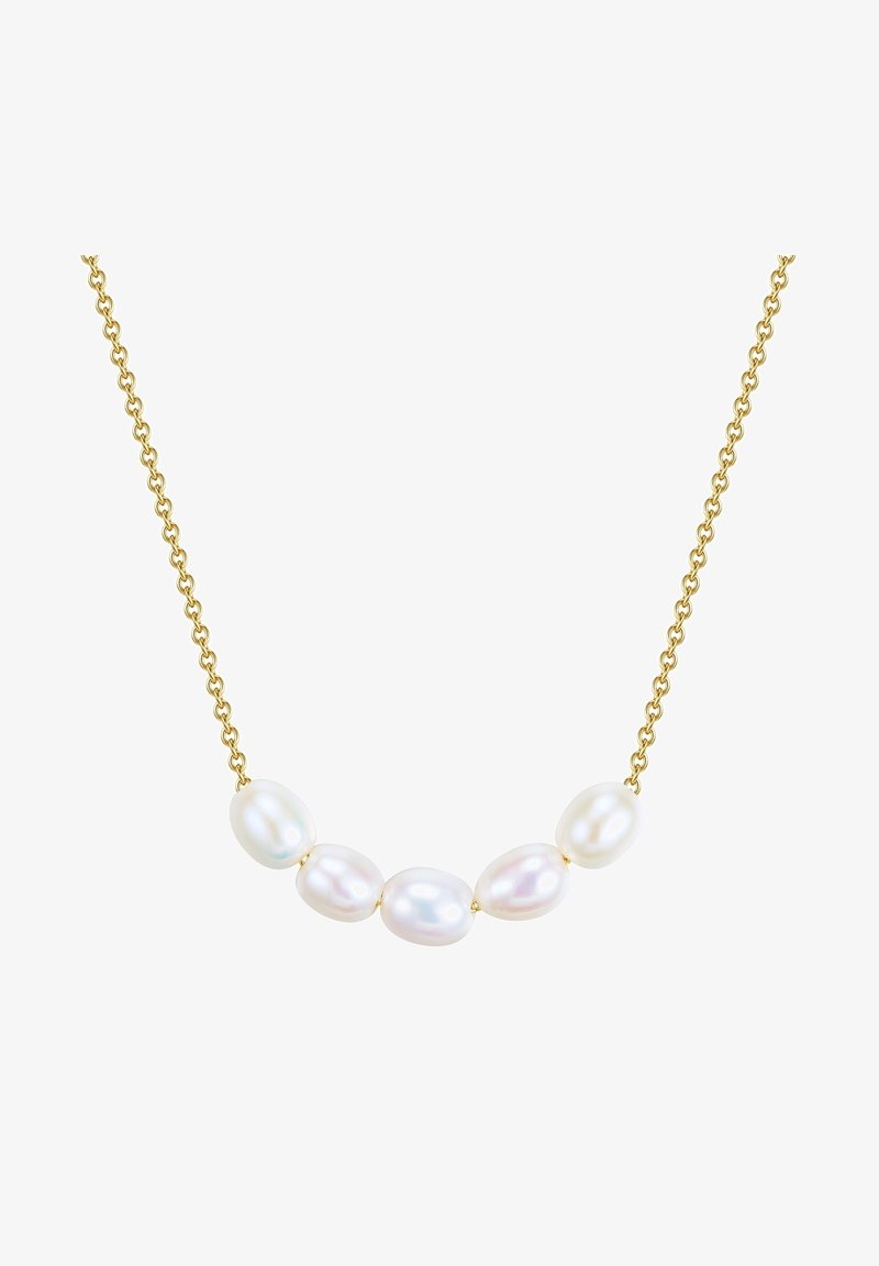 Auksinė grandinė su penkiais ovaliais baltais perlais, kiekvienas su blizgiu paviršiumi, tolygiai išdėstyti grandinėje, kad sukurtų subalansuotą dizainą.