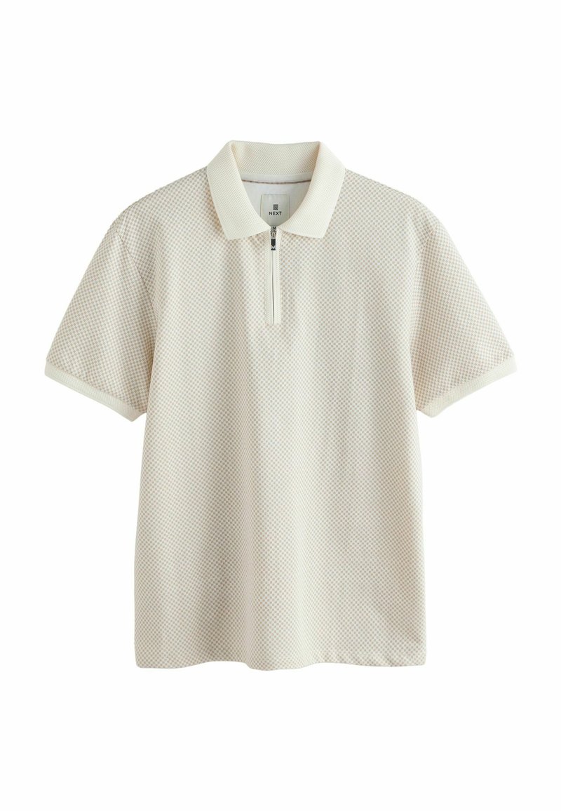 Polo à manches courtes en crème avec un motif texturé, doté d'une fermeture à glissière trois quart et d'un col côtelé de la même couleur.