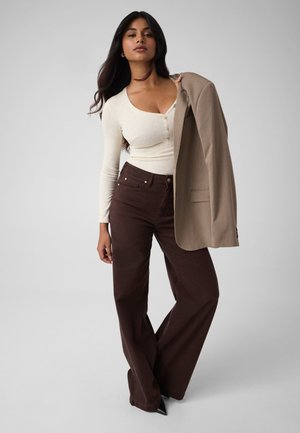 Guess, STRICKRIPPENOBERTEIL - T-shirt à manches longues - beige