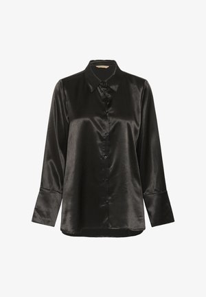 Musta satiinipaita, jossa on klassinen kaulus, pitkät hihat ja napitus edessä. Paidan pinta on sileä ja siinä on hienovarainen kiilto.