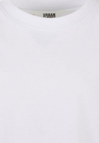Fehér pamut póló kerek nyakkivágással, egyszerű dizájnnal és puha textúrával. A címke azt olvassa: "URBAN CLASSICS."