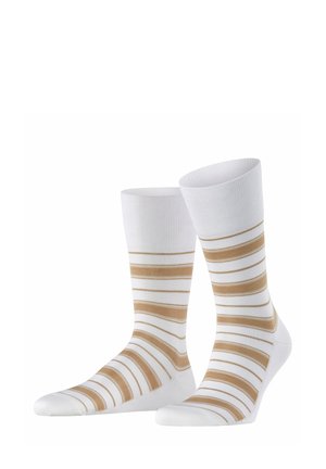 Chaussettes blanches avec des rayures alternées dorées et blanches. Le design présente une texture lisse et une longueur classique de mi-mollet.