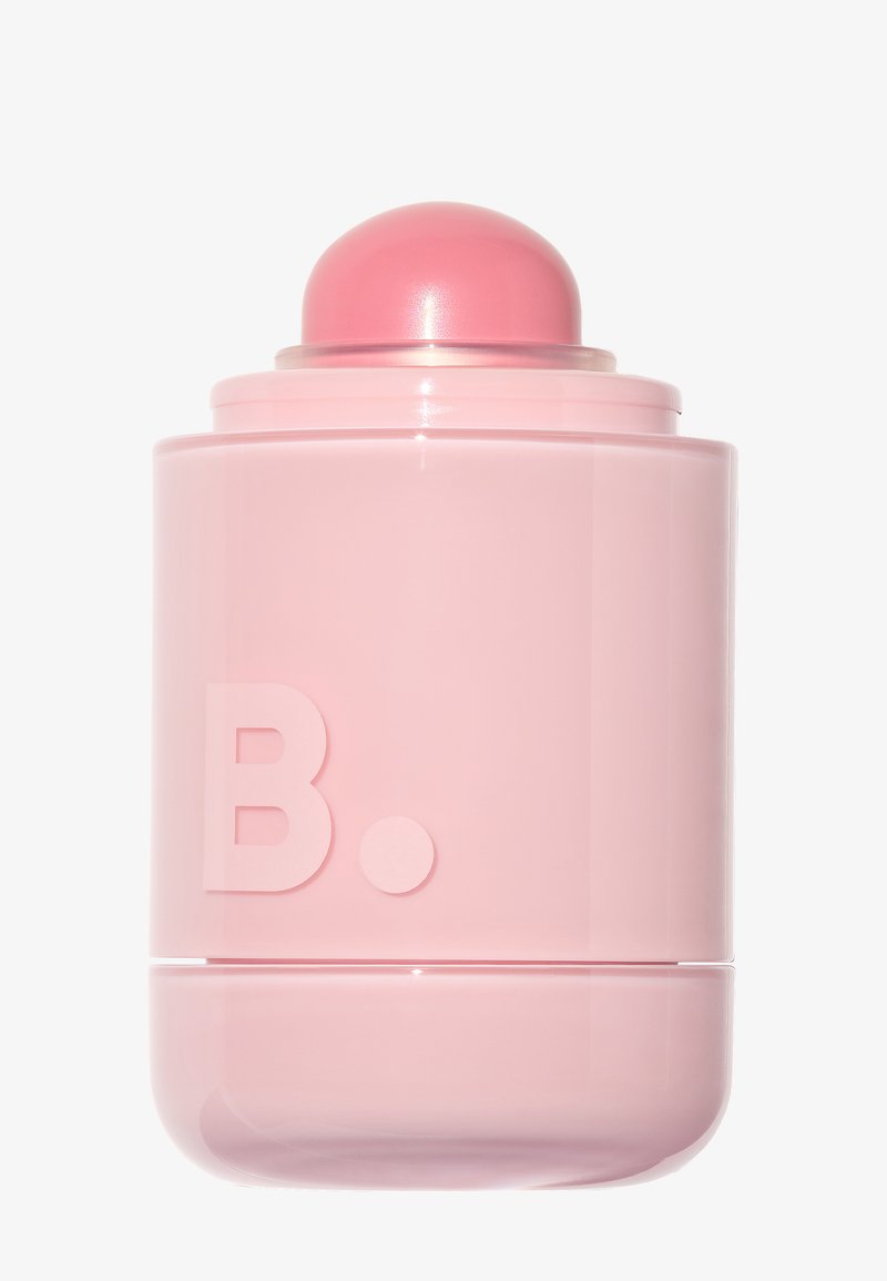 Rosa sylindrisk leppepomadebeholder med avrundet hette og preget "B."-logo på fronten, satt mot hvit bakgrunn.