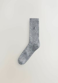 Unselected, grey twisted