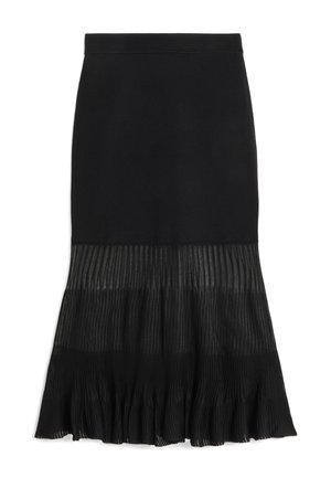 Schwarzer Rock mit einem figurbetonten Oberteil und einem ausgestellten, gefältelten Saum. Aus glattem Material gefertigt, mit einem strukturierten, gerafften unteren Abschnitt.