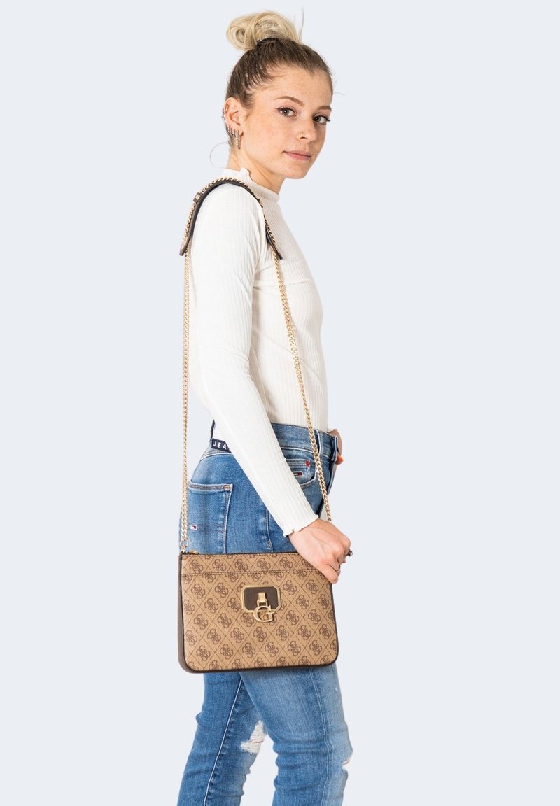 Guess ALISA - Bandolera - beige