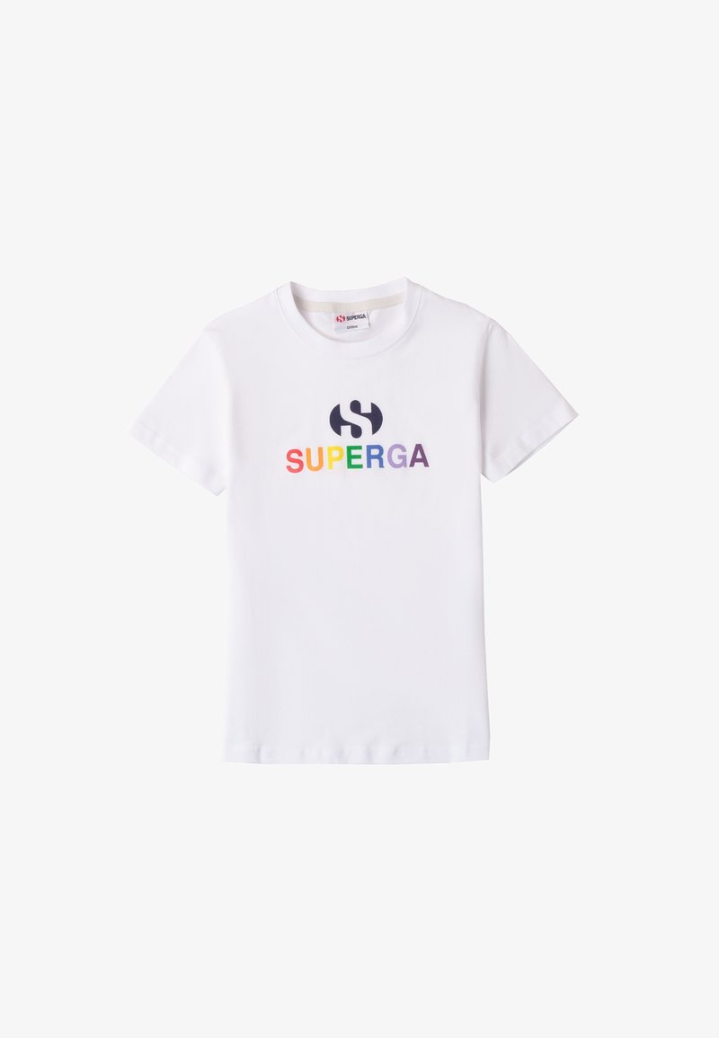 Camiseta blanca de manga corta con el logo "SUPERGA" multicolor en degradado, con cuello redondo y material de algodón suave.