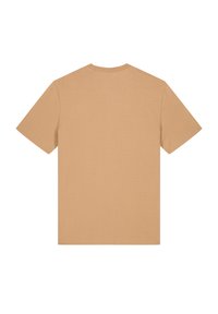 Beige T-shirt met korte mouwen, gemaakt van zachte katoen. Het heeft een ronde hals en een gladde textuur met een eenvoudig, effen kleurontwerp.