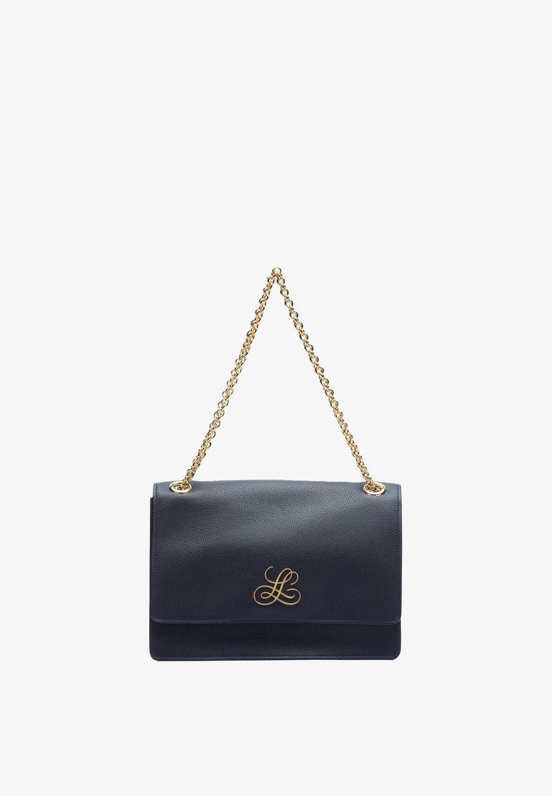 Sac à main en cuir bleu marine avec bandoulière chaîne dorée et logo "LL" entrelacé doré sur le rabat avant, isolé sur fond blanc.