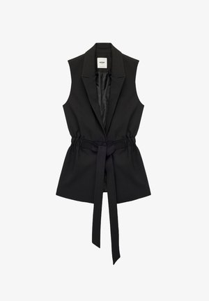 Blazer negro sin mangas con cuello de muesca, cintura ceñida y cinturón de lazo. Fabricado con tejido suave y con un forro interior de satén.