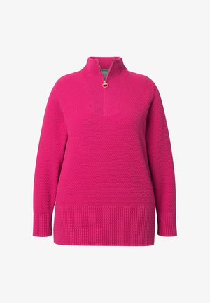 Heldere roze gebreide pullover met textuurpatroon, lange mouwen en een korte rits met ringtrekker bij de hoge kraag.