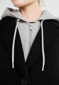 ONLY ONLJUDITH MIX COAT - Klasični plašč - black/medium grey