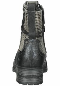 Stivaletto in pelle nera con un pannello in maglia grigia testurizzata, zip sul retro e tacco impilato. Presenta un logo discreto di lato.