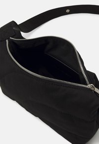 Calvin Klein Jeans Handväska - black