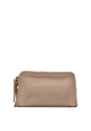 Pochette rectangulaire beige avec panneau avant texturé, logo "HISPANITAS" en relief, fermeture éclair et détail pompon sur le côté.