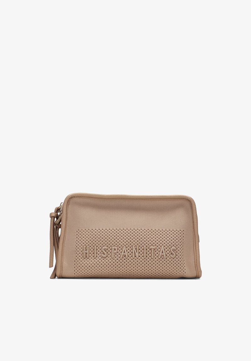 Pochette rectangulaire beige avec panneau avant texturé, logo "HISPANITAS" en relief, fermeture éclair et détail pompon sur le côté.