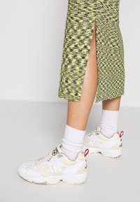 Weekday A-linjainen hame - neon yellow