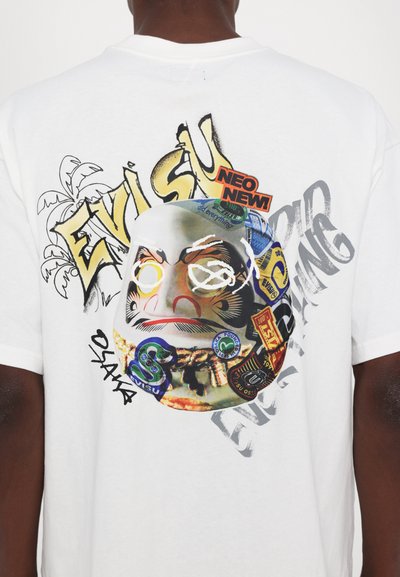 Evisu DARUMA WITH STICKERS TEE - Print T-shirt - white