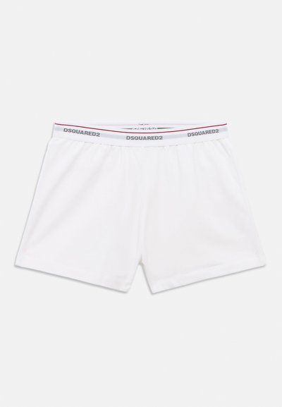 Caleçons blancs en coton avec ceinture élastique arborant la marque "DSQUARED2" en gris et rouge. Design simple sans motifs.