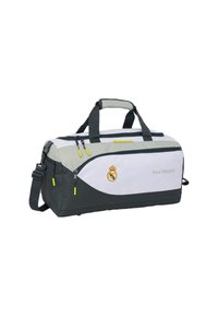 Sac de sport en blanc, gris et noir avec le logo du Real Madrid et du texte, présentant plusieurs compartiments zippés et des poignées de transport.