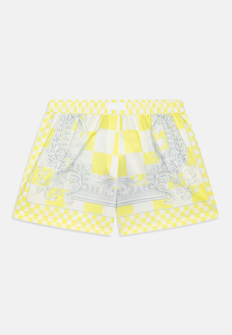 Shorts à carreaux jaunes et blancs avec un motif orné gris enroulé sur le devant et une ceinture et un ourlet à carreaux.