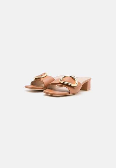 Stuart Weitzman BENNI tan