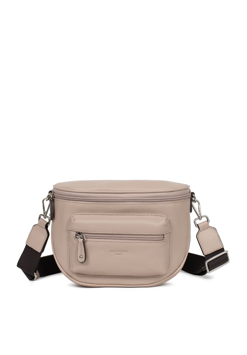 Borsa a tracolla in pelle beige con forma arrotondata, chiusura con zip superiore, tasca con zip anteriore e tracolla in tessuto regolabile. Dettagli in metallo silver.