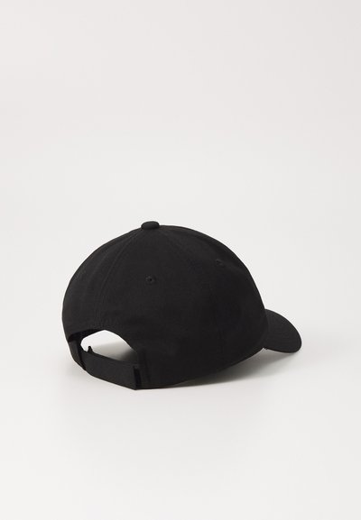 Casquette de baseball en coton noir avec une visière courbée, une sangle réglable à l'arrière et un bouton décoratif sur le dessus.
