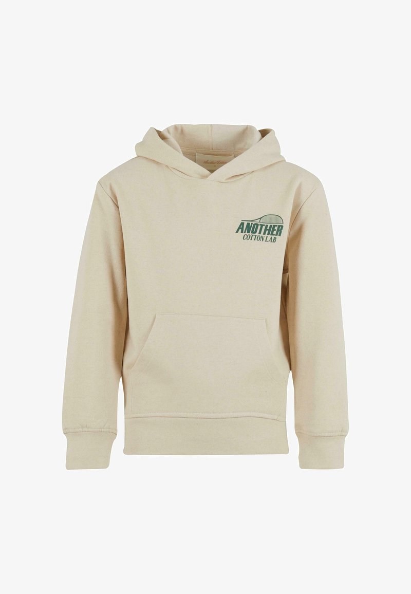 Felpa in cotone beige con tasca frontale, polsini a costine e logo stampato in verde che recita "ANOTHER COTTON LAB." Texture morbida.