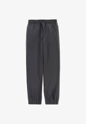Ciemnoszare spodnie dresowe z elastycznym stanem i sznurkiem, bocznymi kieszeniami, elastycznymi ściągaczami i subtelnymi białymi paskami po bokach.