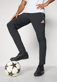 adidas Performance JUVENTUS VISTECH - Pantalon de survêtement - black/bliss pink