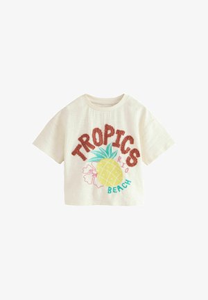 Creme kortærmet skjorte med farverig broderet ananas, hibiscusblomst og teksten "TROPICS RIO BEACH" på forsiden.