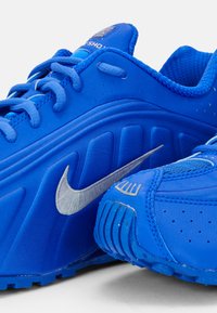 Nike Sportswear SHOX R4 - Matalavartiset tennarit - racer blue/silver-coloured