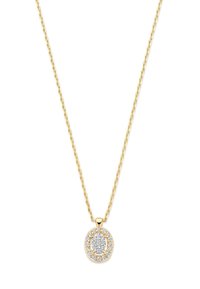 Collier en or avec un pendentif ovale serti d'un groupe de pierres rondes entourées d'une bordure circulaire décorative.
