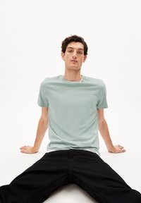 ARMEDANGELS JAAMES - T-Shirt basic - morning dew