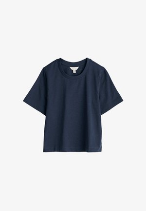 Tengerészkék pamut póló rövid ujjal, kerek nyakkivágással és laza fazonnal. Sima textúra, látható minták vagy díszítések nélkül.