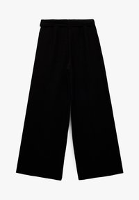 Zwarte wijde broek met een gladde textuur, voorzien van een vlakke tailleband en zonder zichtbare sluitingen, liggend plat gepresenteerd.