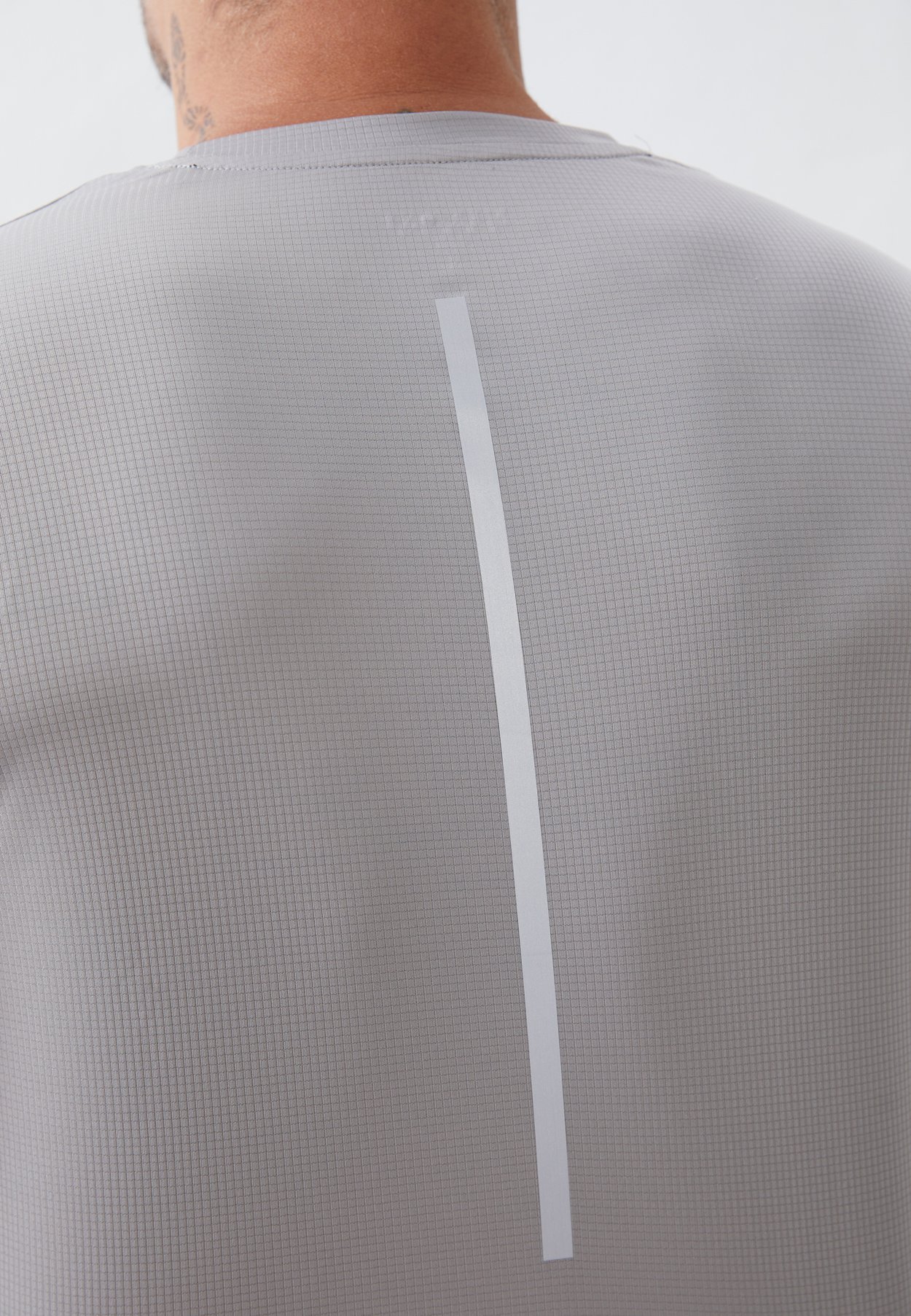 ESSENTIAL RUNNING T-SHIRT WITH REFLECTIVE STRIP