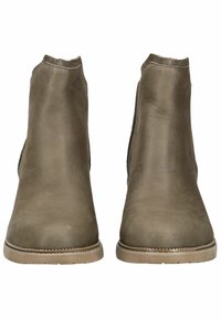 Paire de bottines en daim marron clair avec bouts arrondis et semelles en caoutchouc plates, vues de face sur fond blanc.
