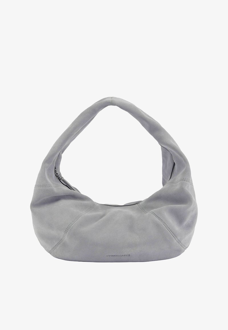 Sac hobo en daim gris doux avec une large anse, une forme courbée et des détails cousus sur fond blanc.