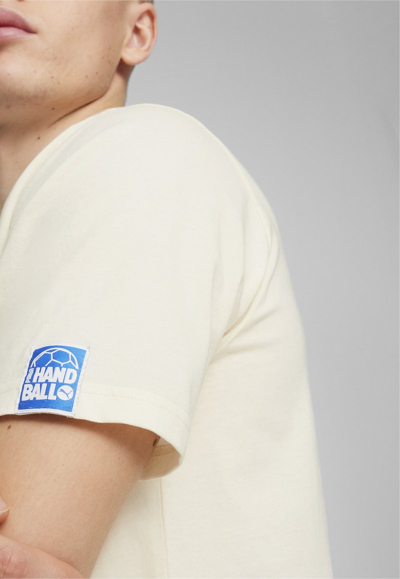 Puma HANDBALL Tshirts print sugared almond black/beige Zalando.dk