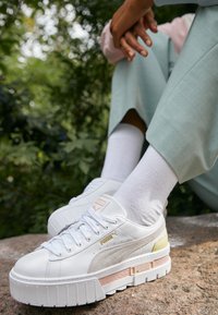 Puma MAYZE - Sapatilha de treino - white/lotus