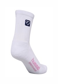 Hvide ankelstrømper lavet af ribbet materiale. Har et marineblåt hjerte-logo og pink "hummel" branding på siden.