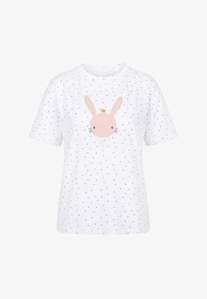 Wit T-shirt met korte mouwen, kleine zwarte stippen en een schattig roze konijnengezicht met gouden kroon op de borst gedrukt.