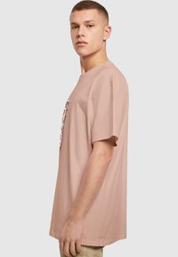 Merchcode VALENTINES DAY - LEOPARD HEART HEAVY  - Camiseta estampada - amber