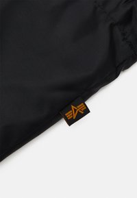Alpha Industries WOLFHOUNDS ZIPP UNISEX - Veľká kabelka - black
