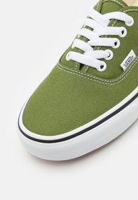 Vans AUTHENTIC - Treniņu apavi - pesto