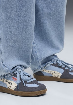 Puma, PALERMO IMAGINARY FRIENDS SNEAKERS UNISEX - Sneakers - chambray blue-inky depths