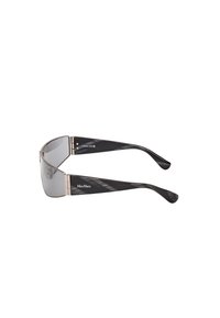 Okulary przeciwsłoneczne z czarną plastikową oprawą, dużymi soczewkami, srebrnymi akcentami i teksturowanym wzorem na ramionach. Nazwa marki "MaxMara" wydrukowana z boku.