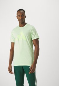adidas Performance ESSENTIALS FEELREADY - Sportska majica - semi green spark/green spark